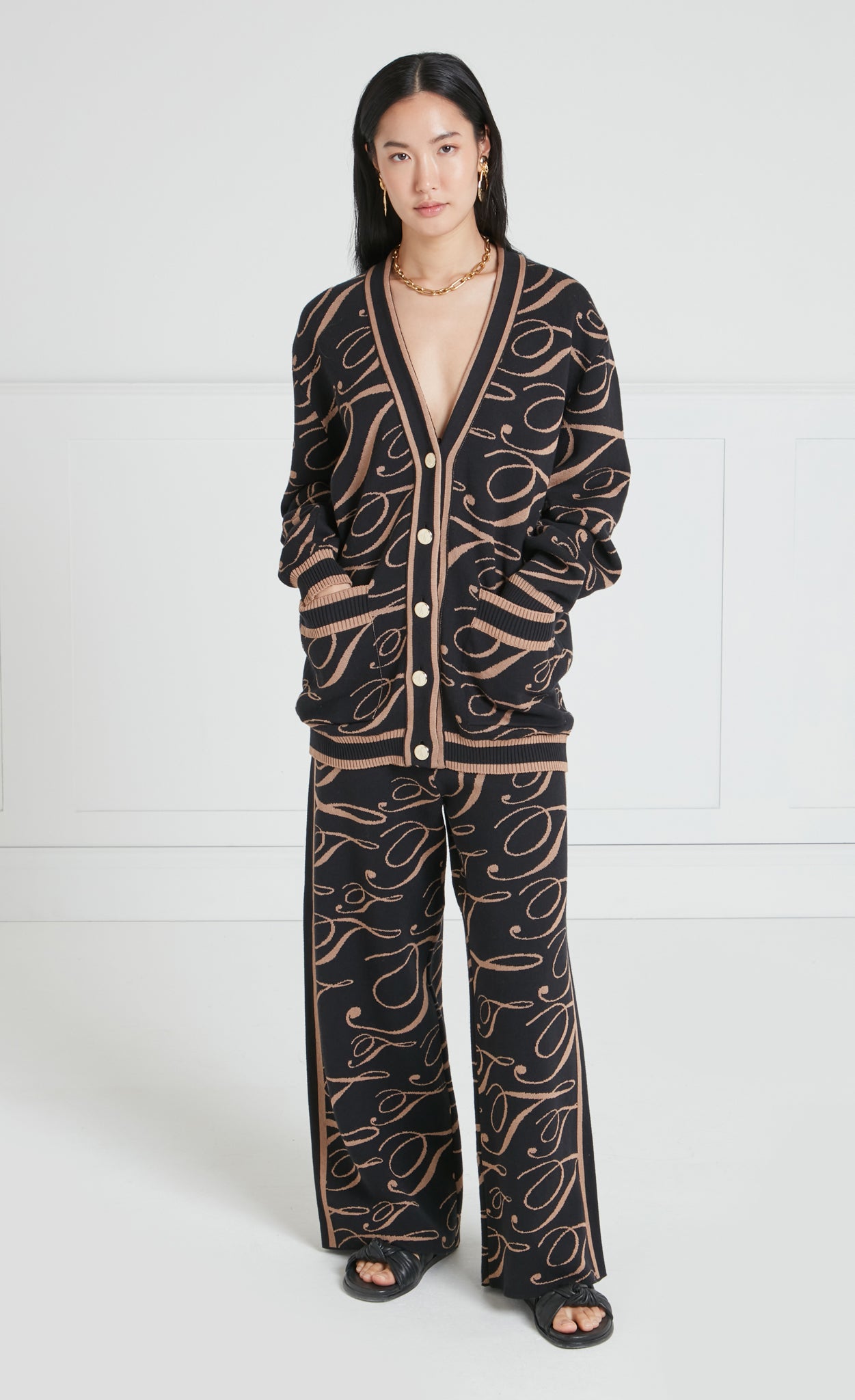 T-Logo Mania Cardigan - Black/Camel