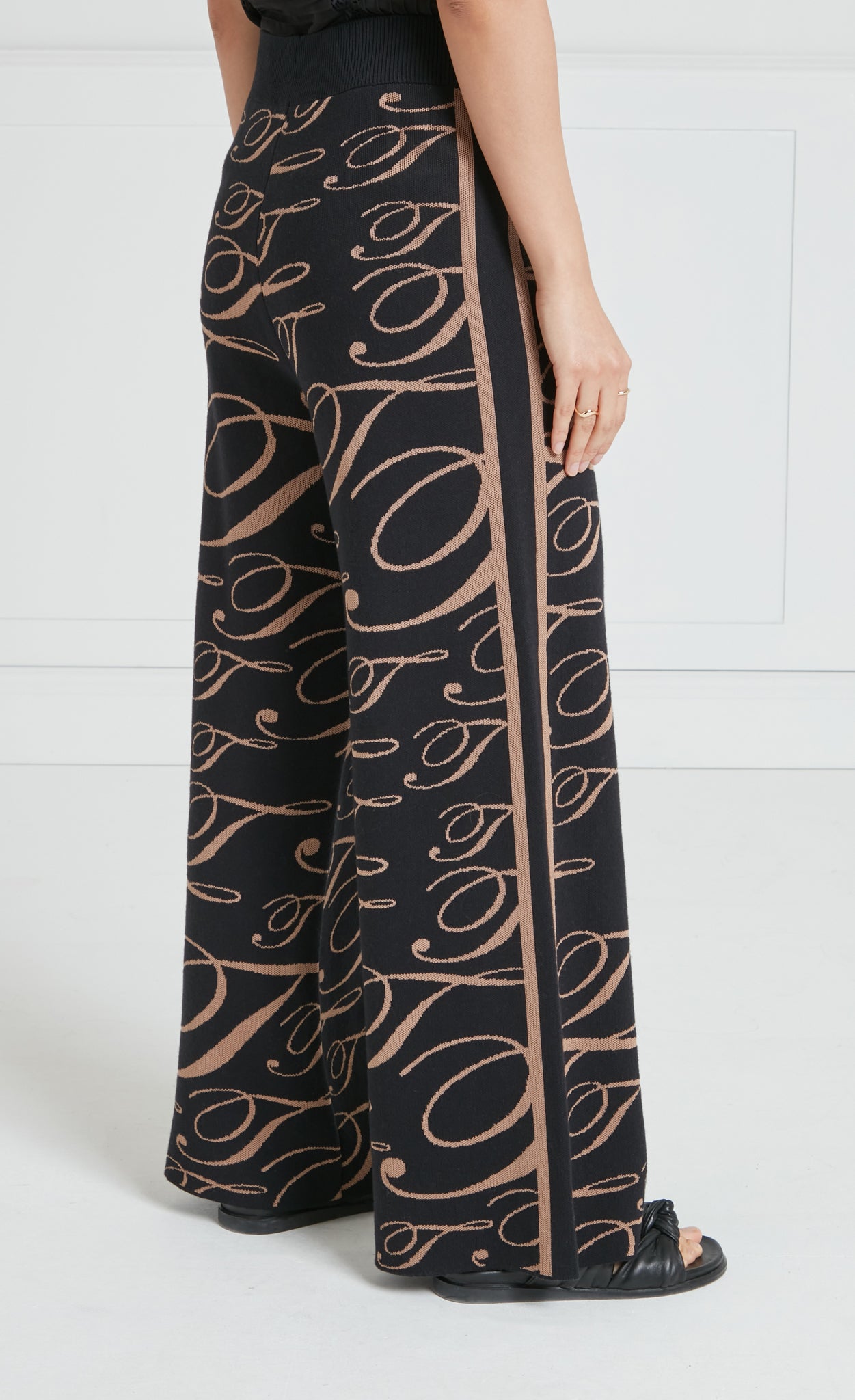 T-Logo Mania Trousers - Black/Camel