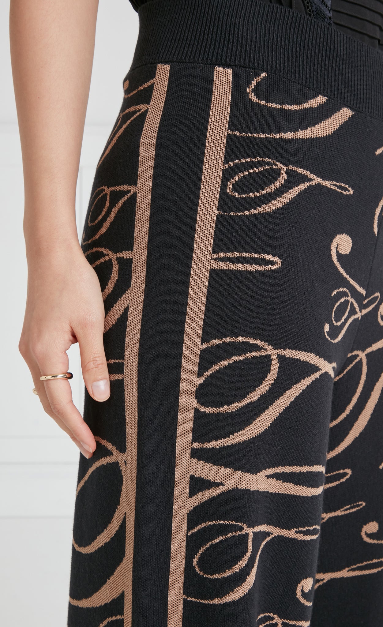 T-Logo Mania Trousers - Black/Camel